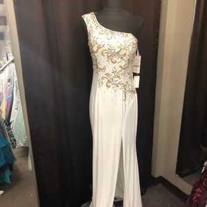 Wow $225 last reduction One Shoulder Formal Gown White Size 2 need sales